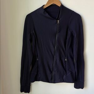 Lululemon Emerge Renewed Jacket in Black Grape Zip Pockets Athleisure Size 10